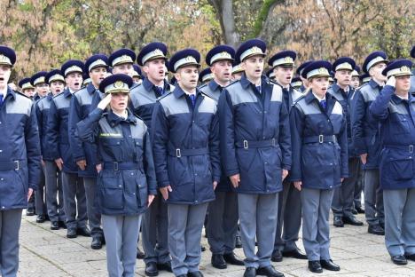 A 30-a promoţie: Aproape 280 de elevi ai Şcolii Poliţiei de Frontieră din Oradea au devenit agenţi (FOTO)
