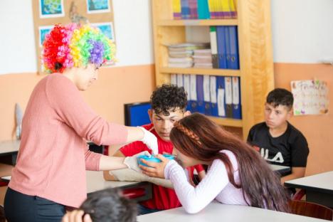 Elevii romi din Tinca s-au transformat în exploratori, prin Fondul Științescu (FOTO)