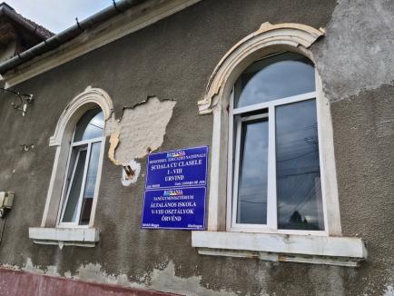 După zarvă, zárva! DSP a închis clădirea şcolii profesionale fantomă din Lugaşu de Jos (FOTO)