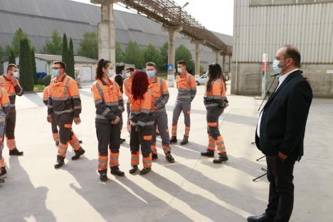 Şcoala Tehnică Holcim, un model de succes în învăţământul tehnic: Elevi din Bihor, dar şi din alte zone ale ţării, învaţă secretele industriei cimentului direct în fabrică (FOTO)