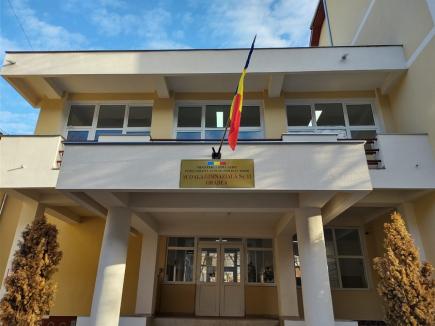 Clădirile Şcolii Gimnaziale 11 din Oradea au fost reabilitate printr-o investiţie europeană de 15,8 milioane lei (FOTO)