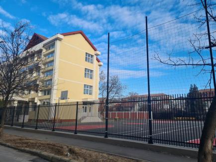 Clădirile Şcolii Gimnaziale 11 din Oradea au fost reabilitate printr-o investiţie europeană de 15,8 milioane lei (FOTO)