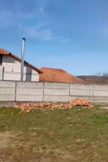 Demers inedit al unui consilier local din Bihor: Pentru că „școlile arată praf”, i-a cerut voie primarului să le repare din banii lui! (FOTO/VIDEO)