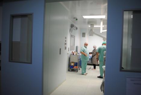 Încă două secţii de spital modernizate în Oradea: Chirurgia oncologică şi generală a Spitalului Municipal şi Urologia, revenită la Judeţean (FOTO)