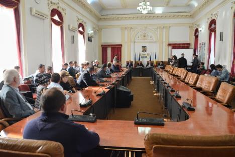 Eşec şi la şedinţa 'de îndată' a Consiliului Judeţean: PNL-iştii nu şi-au făcut aparţia, proiectele RO-HU în pericol (FOTO)