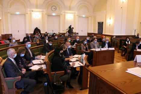 Consiliul Local Oradea, reunit pentru prima dată în sala mare a Primăriei după reabilitare. Vezi cum arată! (FOTO / VIDEO)