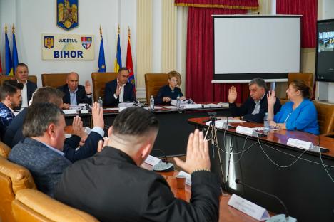 Consiliul Județean Bihor are un nou membru, din partea PSD. În prima zi a avut de votat 44 de proiecte (FOTO)