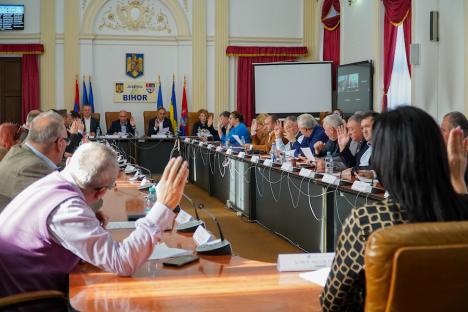 Consiliul Județean Bihor are un nou membru, din partea PSD. În prima zi a avut de votat 44 de proiecte (FOTO)