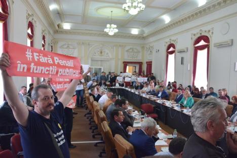 Șoc! Bugetul județului a trecut, liberalul Cornel Borza a votat... cu PSD-ul! (FOTO / VIDEO)