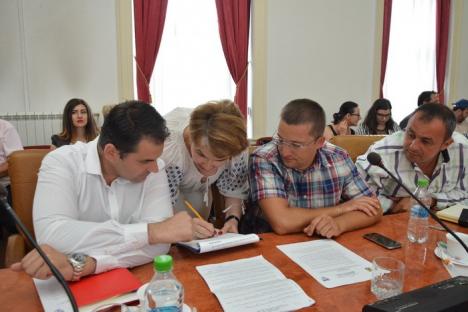 Puterea şi opoziţia s-au 'hârâit' în prima şedinţă ordinară a Consiliului Judeţean Bihor (FOTO/VIDEO)