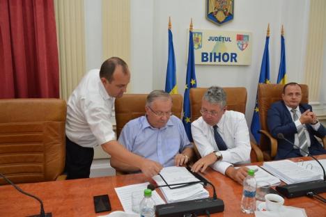 Puterea şi opoziţia s-au 'hârâit' în prima şedinţă ordinară a Consiliului Judeţean Bihor (FOTO/VIDEO)
