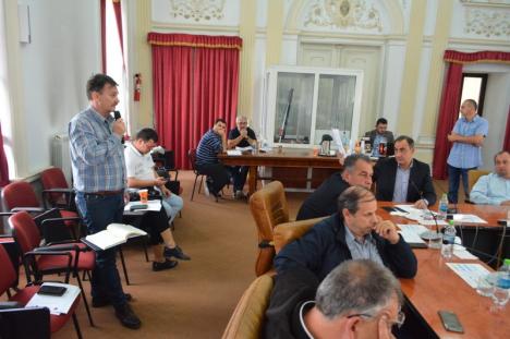 O nouă majoritate în Consiliul Judeţean Bihor: La propunerea PNL, cei doi consilieri ALDE au votat revocarea Consiliului de Administraţie al Aeroportului (FOTO / VIDEO)