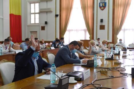 Certuri între putere şi opoziţie în Consiliul Local Oradea, pe tema măririi contribuţiei la creşe. Primarul Ilie Bolojan: 'Nu fiţi greţoşi!' (FOTO)