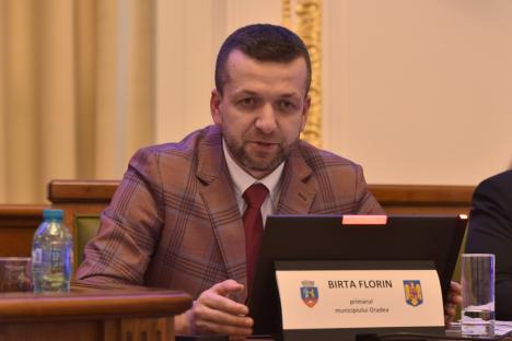 Aproape 7.000 de elevi din Oradea vor primi anul acesta burse şcolare (FOTO)