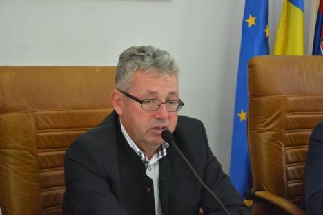 'Semănaţi cu Guvernul Dăncilă': Liderul opoziţiei le reproşează şefilor Consiliului Judeţean că au rămas în urmă cu investiţiile în drumuri (FOTO)