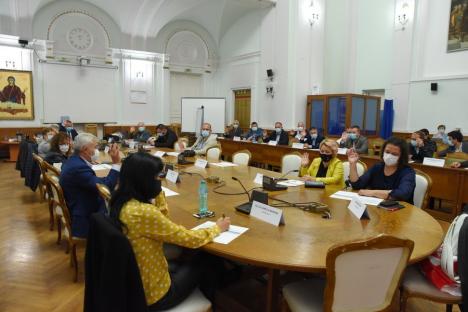 Consiliul Local a aprobat schema de finanţare a curselor Ryanair din Oradea. UDMR s-a abținut de la vot (FOTO)