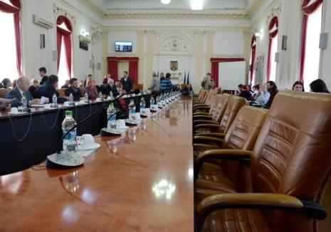 Boicotul continuă: Şi şedinţa extraordinară a Consiliului Judeţean de luni a eşuat fiindcă PNL-iştii nu s-au prezentat (FOTO)
