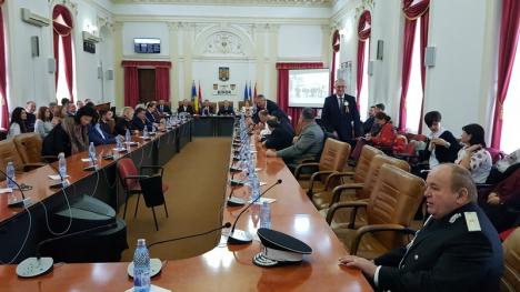 Şedinţă festivă de Centenar, la Consiliul Judeţean: Deşi a fost gazdă, Pásztor n-a rămas să închine cu invitaţii în cinstea României (FOTO/VIDEO)