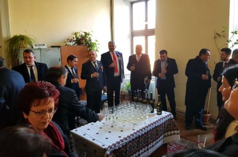 Şedinţă festivă de Centenar, la Consiliul Judeţean: Deşi a fost gazdă, Pásztor n-a rămas să închine cu invitaţii în cinstea României (FOTO/VIDEO)