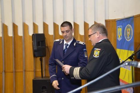 Poliţistul anului în Bihor e un 'vânător' de evazionişti: Într-un singur an, Victor Ţirban a trimis în arest 12 afacerişti (FOTO)