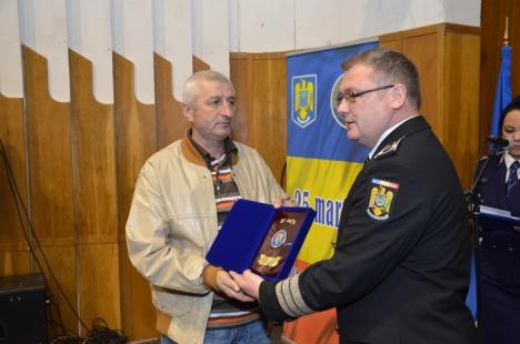 Poliţistul anului în Bihor e un 'vânător' de evazionişti: Într-un singur an, Victor Ţirban a trimis în arest 12 afacerişti (FOTO)