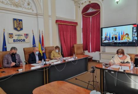 Opoziția UDMR-PSD din Consiliul Județean Bihor și-a umflat mușchii pentru a treia oară în fața lui Bolojan: i-a „trântit” încă un proiect