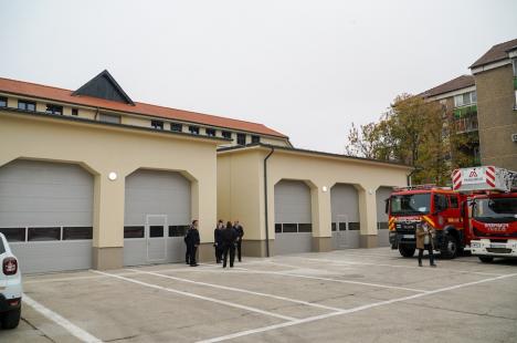 Detașamentul 2 de Pompieri Oradea a fost modernizat. Garajele au un sistem de eliminare a gazelor unic în subunitățile din Bihor (FOTO/VIDEO)