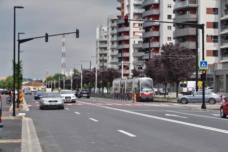 Au fost montate și puse în funcțiune semafoare pe Calea Aradului, în zona în care un copil de 12 ani a fost accidentat mortal (FOTO)