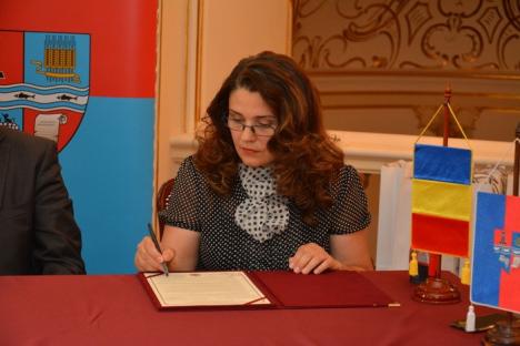 Oradea susţine Debreţin Capitală Europeană 2023: Autorităţile din cele două oraşe îşi dau mâna pentru promovarea culturii (FOTO)