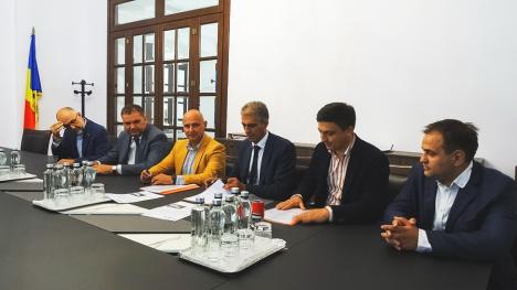 Ministerul Dezvoltării anunță că „a identificat constructorul” pentru două săli de sport în Bihor, dar nu îl „deconspiră” public (FOTO)