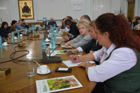 Premieră în Oradea. Jumătate dintre consilierii locali şi-au donat indemnizaţia pentru tinerii cu sindrom Down (FOTO)