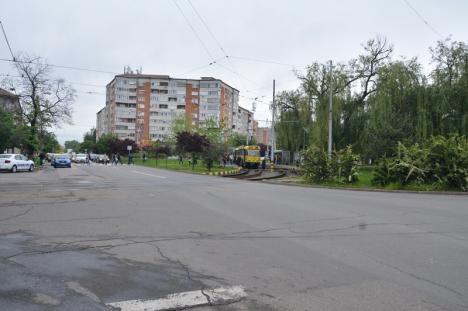 Ocoliţi! Circulaţia prin intersecția Calea Aradului - Oneştilor, deviată până în iulie de lucrările la linia de tramvai! (FOTO)