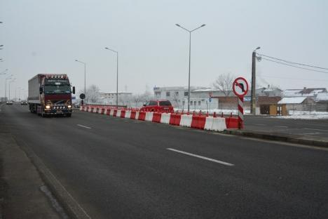 Compania de Drumuri a montat separatoare de sens pe şoseaua de centură pentru a interzice virajele periculoase de la piaţa West Market (FOTO)