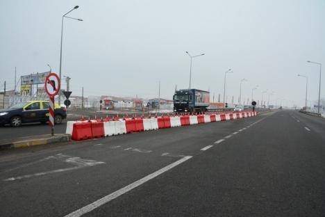 Compania de Drumuri a montat separatoare de sens pe şoseaua de centură pentru a interzice virajele periculoase de la piaţa West Market (FOTO)