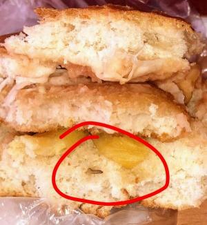 Greţos: Elevii au găsit viermi într-un sandvici vândut într-o şcoală din Aleşd