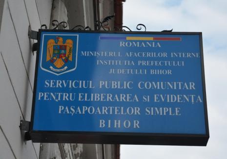În aşteptarea „căpşunarilor”: În Oradea, Serviciul de Paşapoarte va lucra cu program prelungit până la ora 18.30