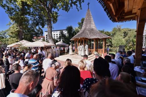 Cea mai nouă biserică din Băile Felix, ridicată în cadrul complexului President, a fost sfințită de mitropolitul Ardealului (FOTO)