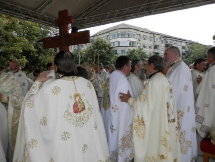 Sfinţire cu ştaif a Bisericii Sfântul Apostol Andrei (FOTO)
