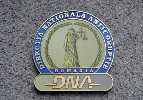 Au băgat mâna în fondurile operative: Şase şefi ai serviciului secret al MAI, urmăriţi penal de DNA