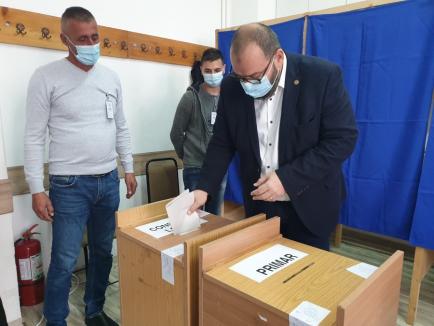Şeful USR Bihor, Silviu Dehelean, spune că a votat „pentru un nou val de politicieni” (FOTO / VIDEO)