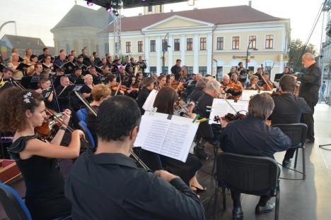 Simfonia Marii Uniri a strâns 1.300 de orădeni în Piața Unirii (FOTO / VIDEO)