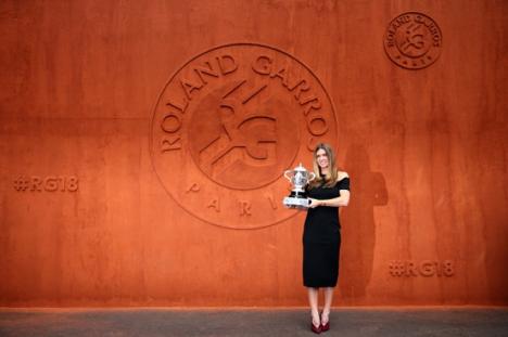 Ce rochie a ales Simona Halep pentru şedinţa foto de la Roland Garros (FOTO)
