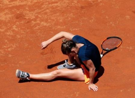Simona Halep a pierdut finala de la Roma după ce s-a accidentat la gleznă