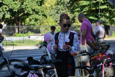 Pe biţă, cu ie şi fustă: Doamne şi domnişoare au pedalat prin oraş, SkirtBike 2017 (FOTO/VIDEO)