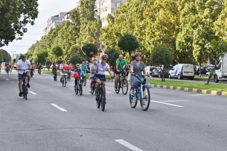 Parada biciclistelor: Peste 130 de orădence au pedalat prin Oradea, la SkirtBike (FOTO/VIDEO)