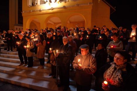 FOTO/VIDEO: Slujba de Înviere în Oradea: Mii de credincioși greco-catolici şi ortodocşi au mers în biserici să ia Lumină