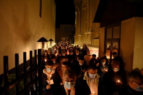 Hristos a înviat! Mii de orădeni ortodocși și greco-catolici au participat la slujba de Înviere în centrul orașului (FOTO / VIDEO)
