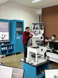 Primul laborator digital inteligent (SmartLab) din vestul ţării instalat în Oradea, la Colegiul Economic 'Partenie Cosma' (FOTO)