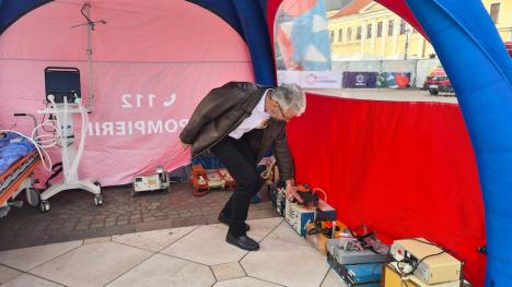 La mulți ani, SMURD Bihor! La 30 de ani de existență, serviciul de salvare își prezintă dotările în Piața Unirii (FOTO)