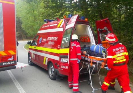 Accident în Bihor: O femeie a ajuns la spital după ce a căzut din remorca unui tractor, între Beznea și Borod
